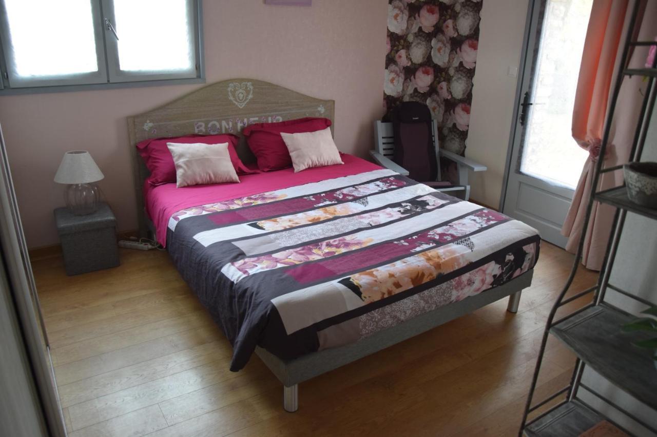 Au Gue Du Bois Bed & Breakfast Neuville-du-Poitou Eksteriør bilde